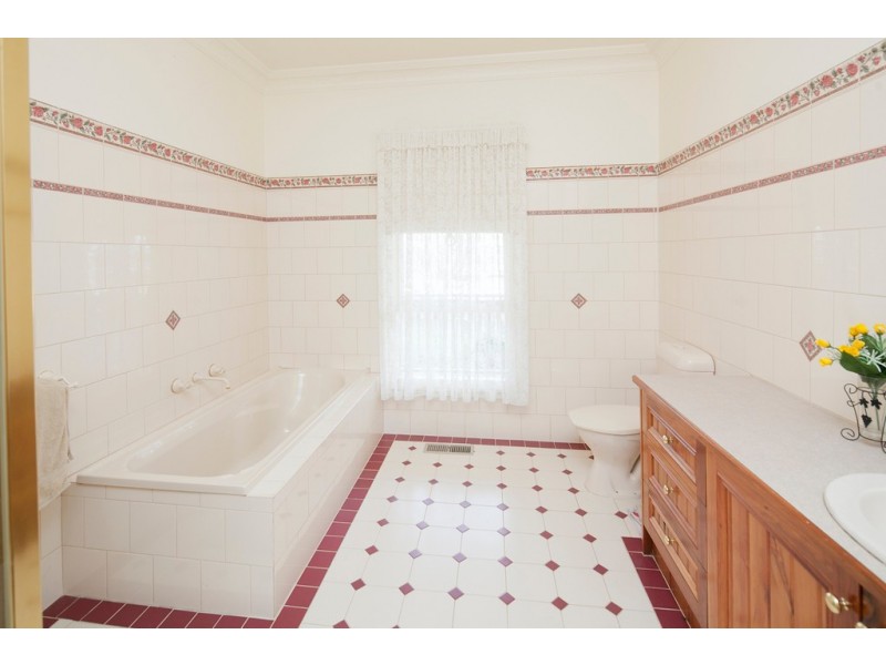 12 Milparinka Way, Berwick VIC 3806