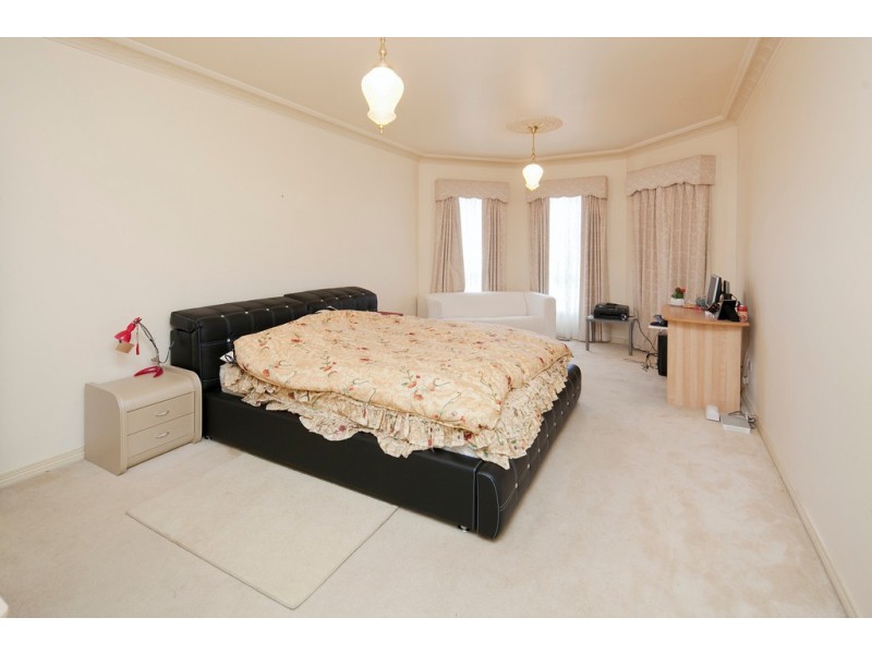 12 Milparinka Way, Berwick VIC 3806