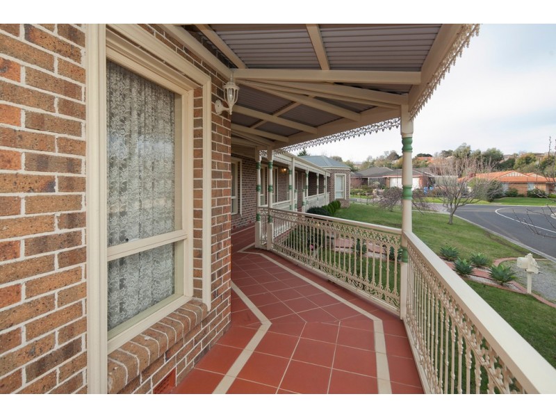 12 Milparinka Way, Berwick VIC 3806