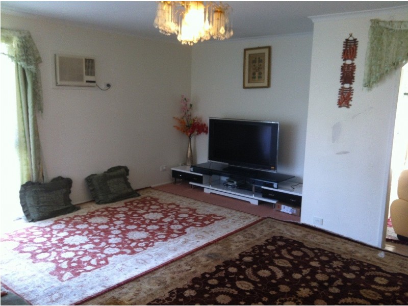 67 Gleneagles Dr, Endeavour Hills VIC 3802