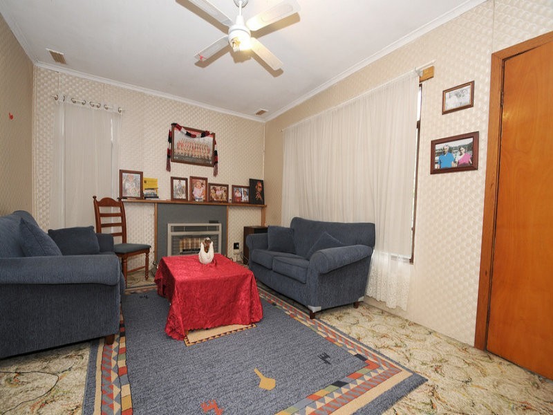 8 Laburnum Grove, Doveton VIC 3177