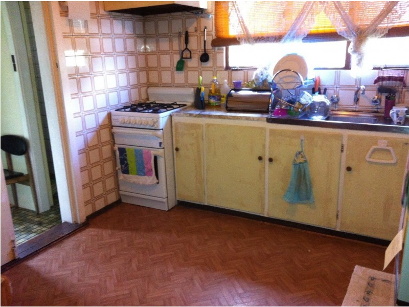 8 Laburnum Grove, Doveton VIC 3177