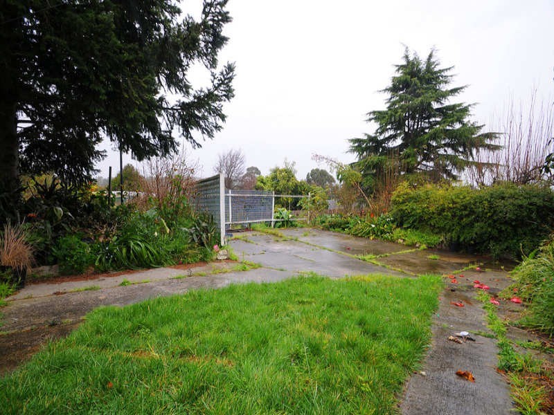 8 Laburnum Grove, Doveton VIC 3177