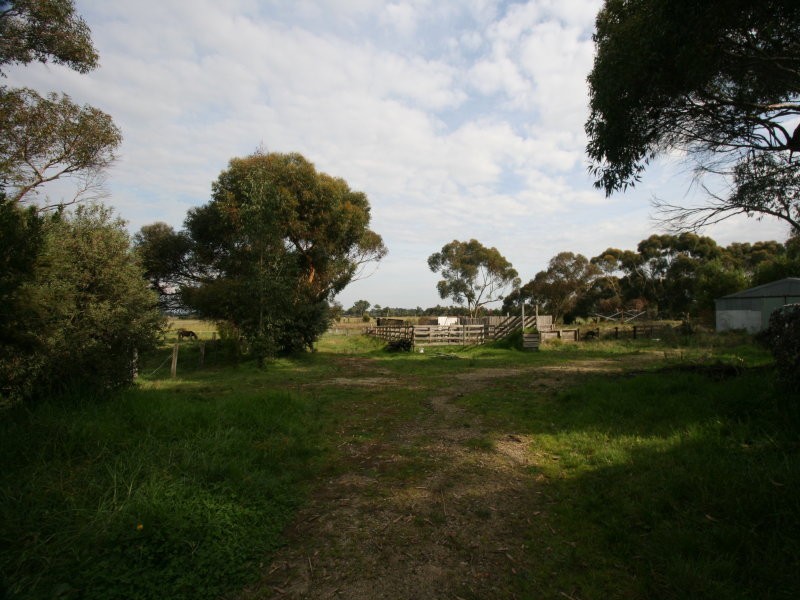 1110 Nar Nar Goon – Longwarry Road, Garfield VIC 3814