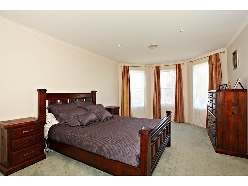 22 springwater crescent, Cranbourne VIC 3977