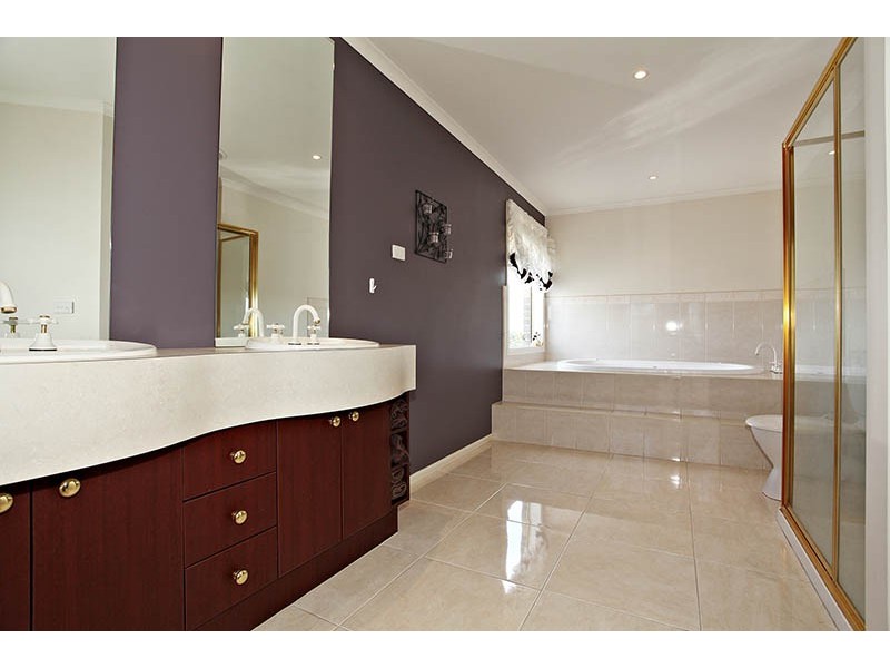 22 springwater crescent, Cranbourne VIC 3977