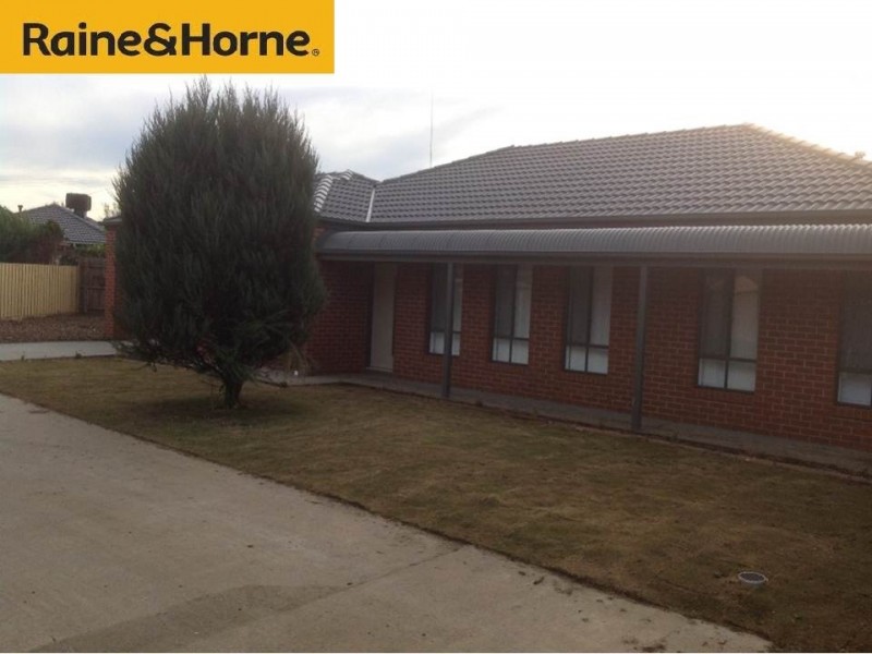 11 Lane Way, Cranbourne VIC 3977