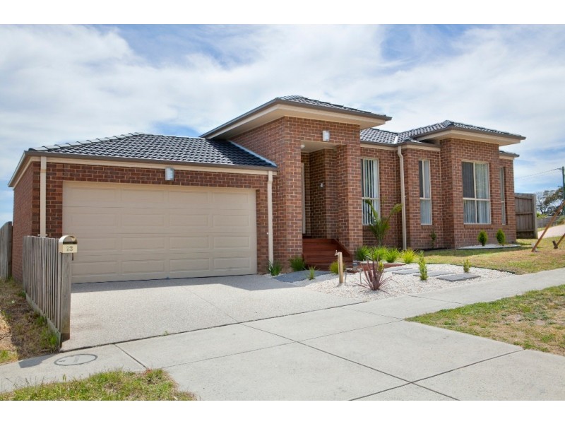 13 Central Rd, Hampton Park VIC 3976