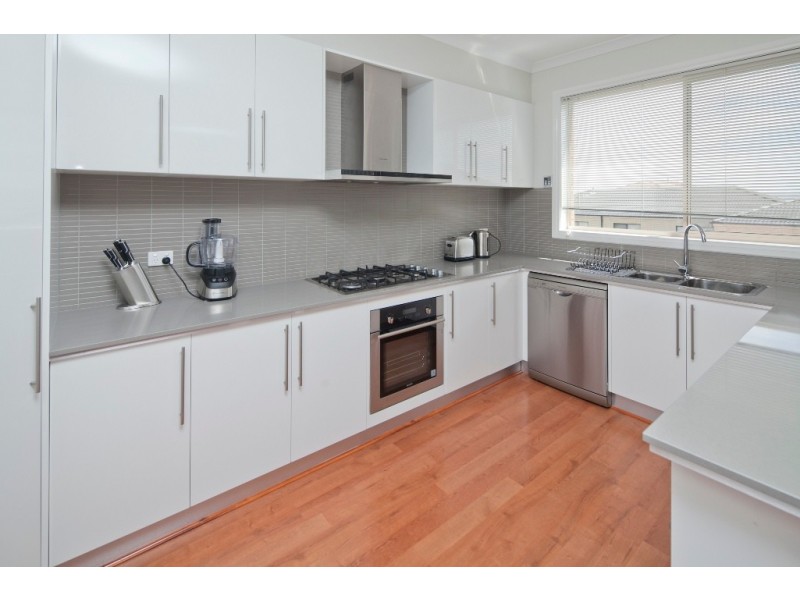 13 Central Rd, Hampton Park VIC 3976