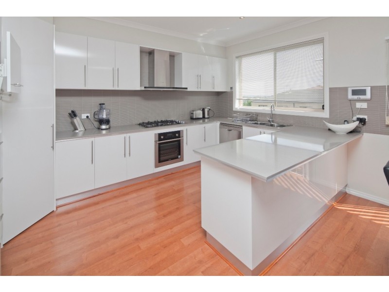 13 Central Rd, Hampton Park VIC 3976