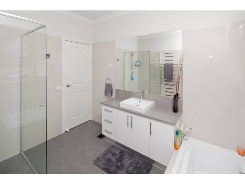 13 Central Rd, Hampton Park VIC 3976