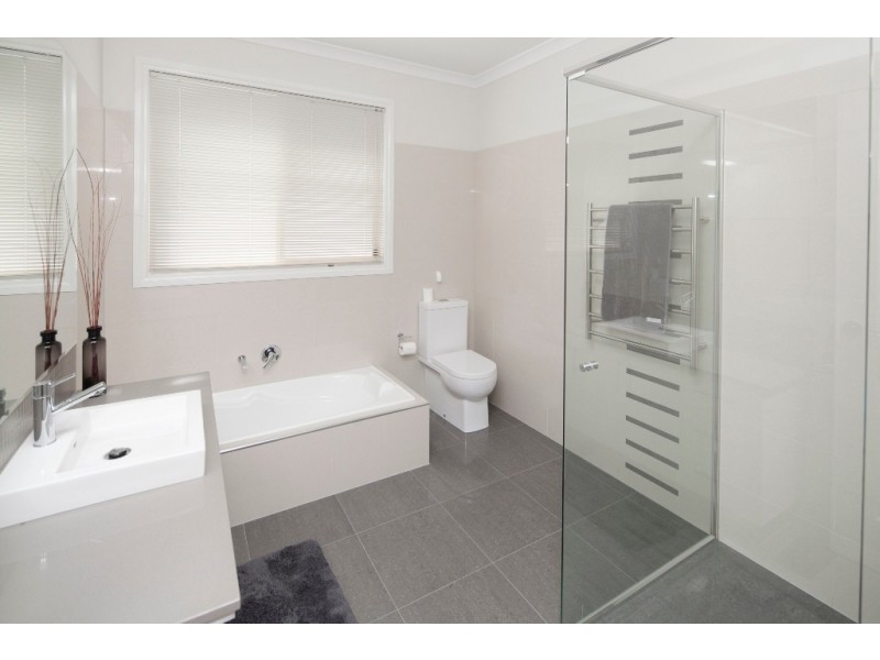 13 Central Rd, Hampton Park VIC 3976