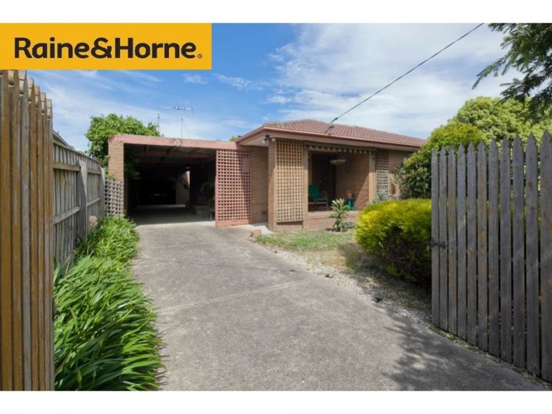 10 Deanswood Rd, Hampton Park VIC 3976