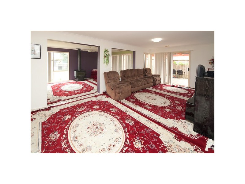 17 Hampshire Drive, Narre Warren South VIC 3805