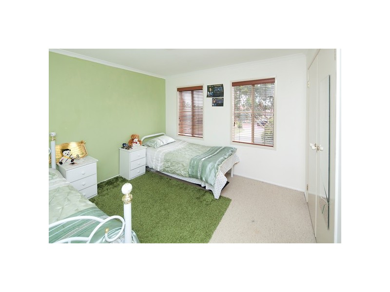 17 Hampshire Drive, Narre Warren South VIC 3805