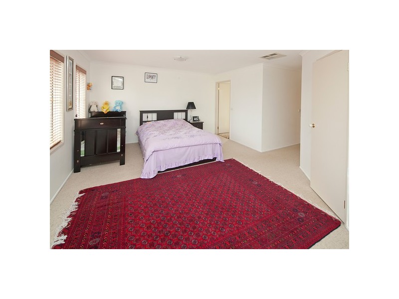 17 Hampshire Drive, Narre Warren South VIC 3805