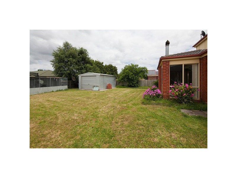17 Hampshire Drive, Narre Warren South VIC 3805