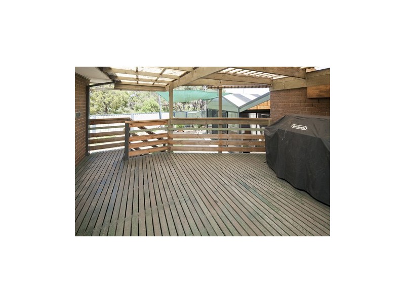 20 Corio Dr, Springvale South VIC 3172