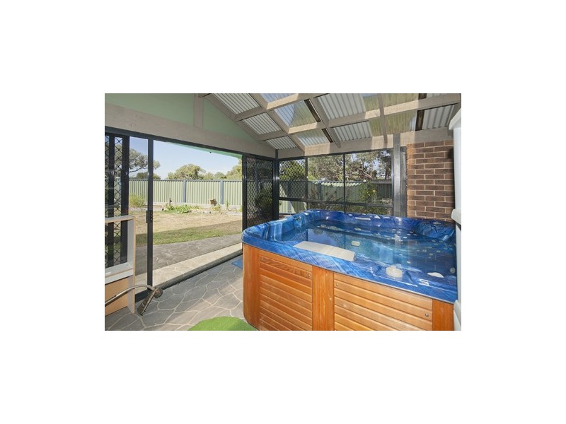 20 Corio Dr, Springvale South VIC 3172