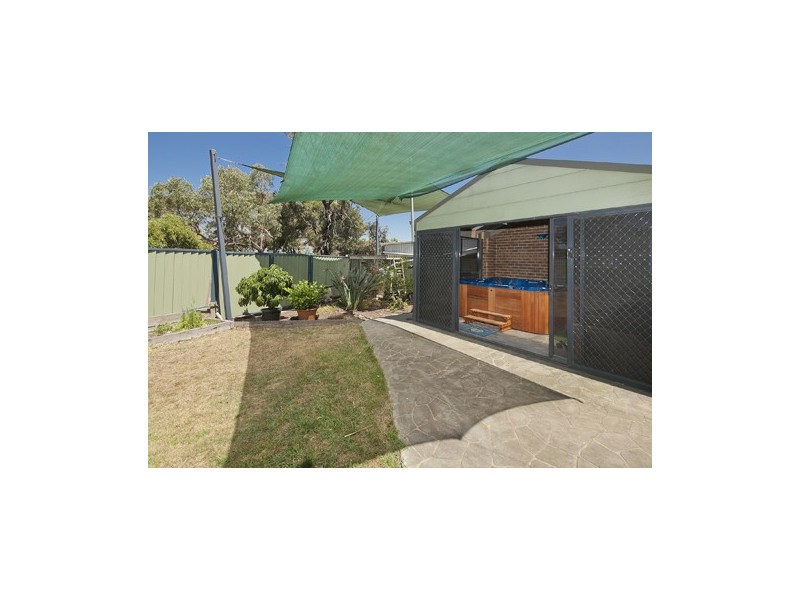 20 Corio Dr, Springvale South VIC 3172