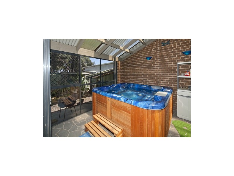 20 Corio Dr, Springvale South VIC 3172