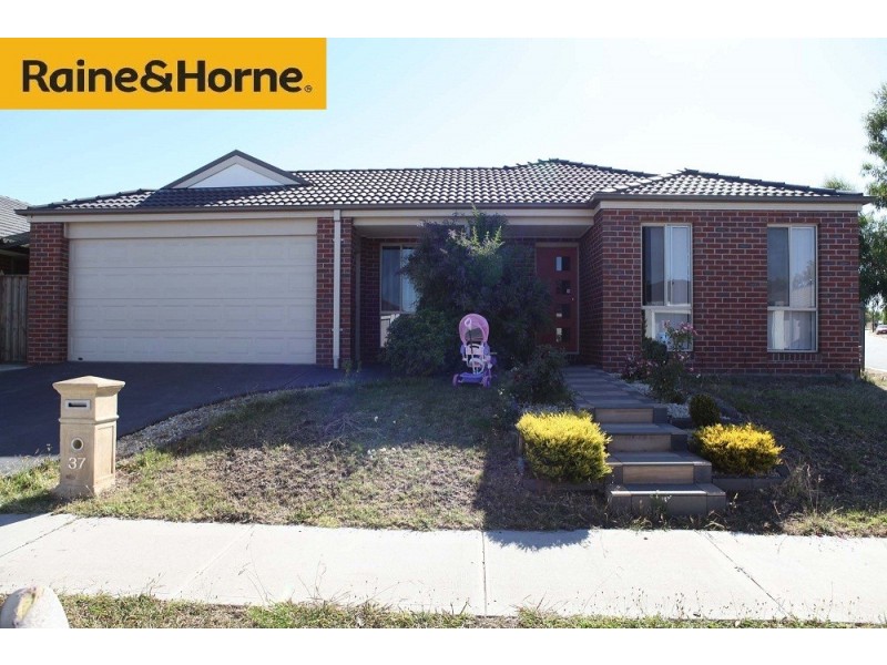 37 Silver Wattle Drive, Lyndhurst VIC 3975