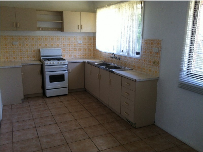 4/2a Canberra Ave, Dandenong VIC 3175