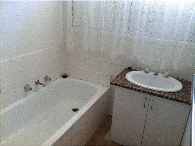 4/2a Canberra Ave, Dandenong VIC 3175