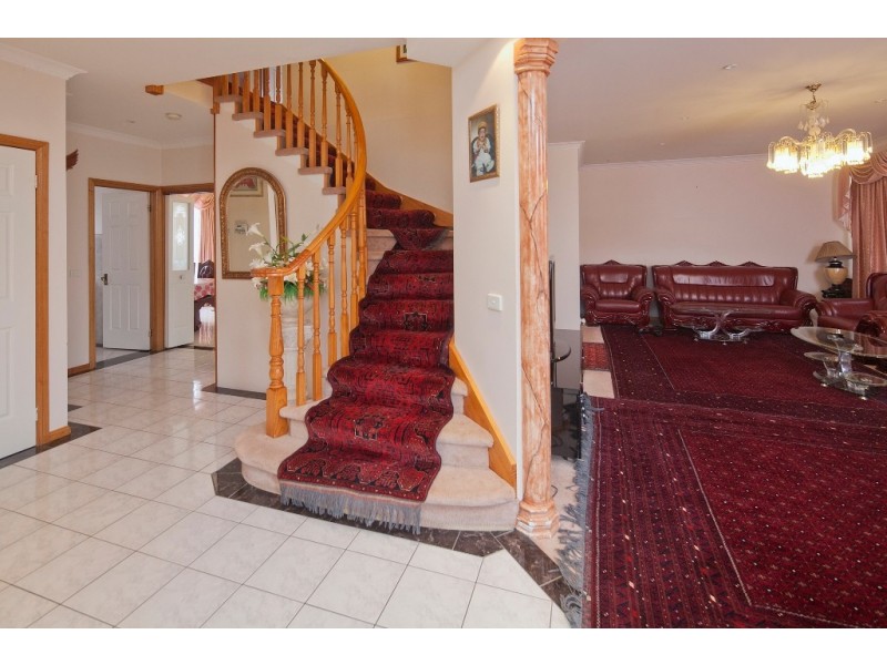 18 Legend Court, Hallam VIC 3803