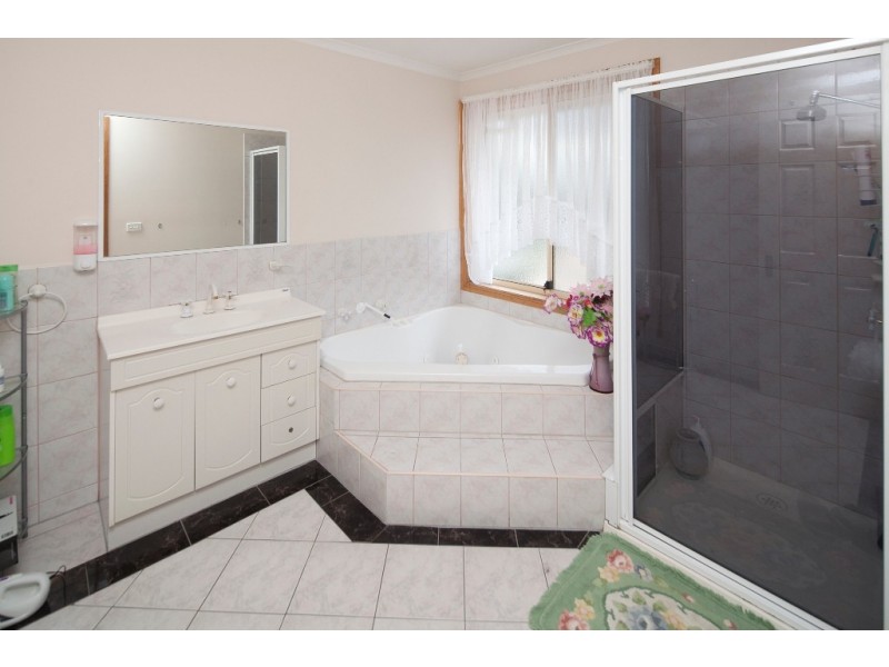 18 Legend Court, Hallam VIC 3803