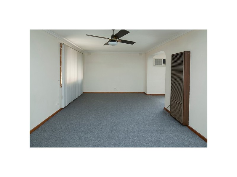 16 Valerie Drive, Cranbourne VIC 3977