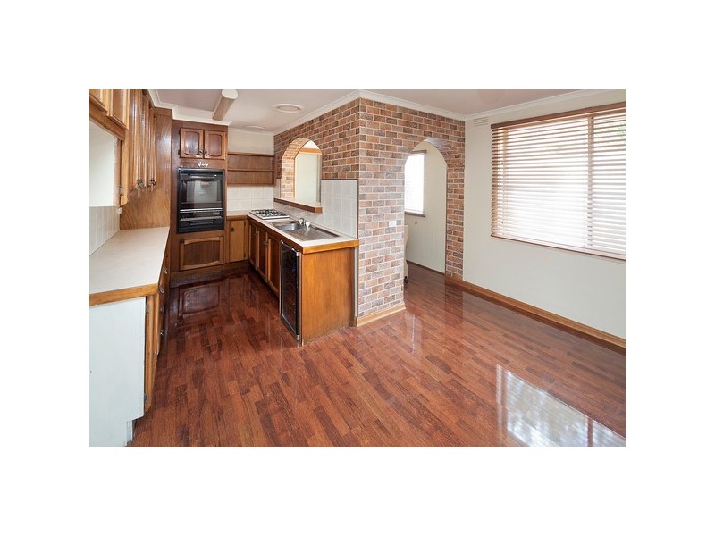 16 Valerie Drive, Cranbourne VIC 3977