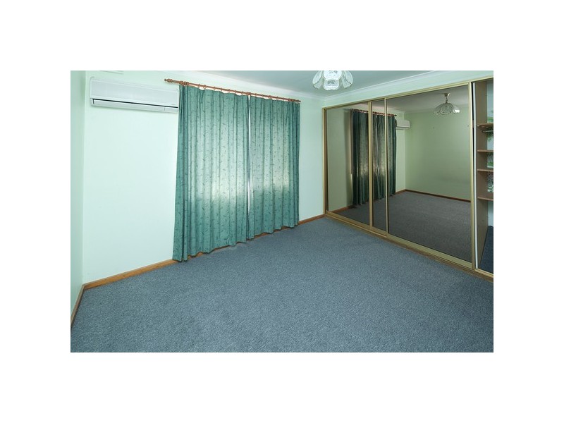 16 Valerie Drive, Cranbourne VIC 3977