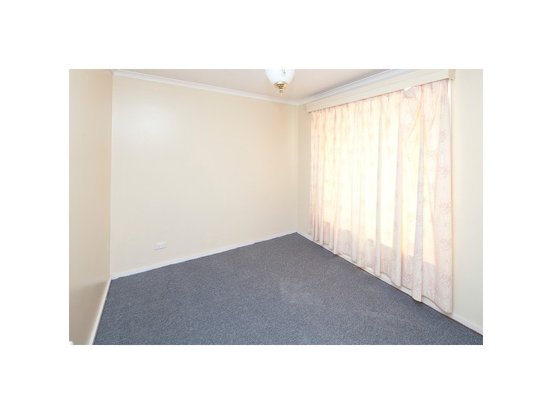 16 Valerie Drive, Cranbourne VIC 3977