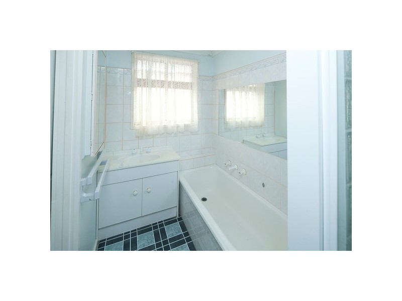 16 Valerie Drive, Cranbourne VIC 3977