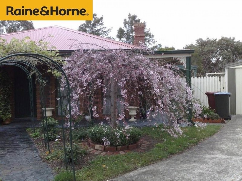 9 Hollydale Cl, Berwick VIC 3806