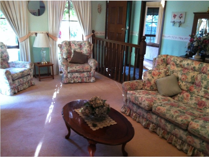 9 Hollydale Cl, Berwick VIC 3806