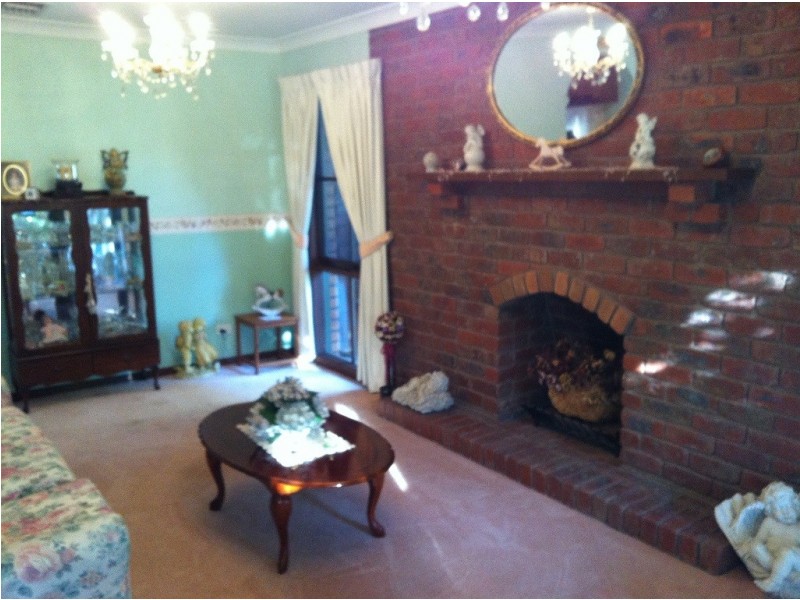 9 Hollydale Cl, Berwick VIC 3806