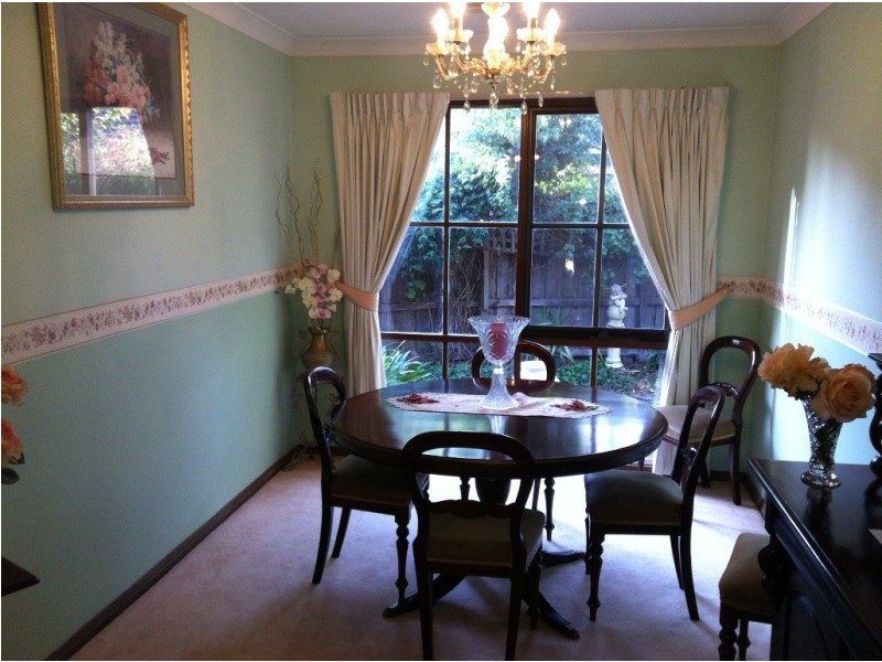 9 Hollydale Cl, Berwick VIC 3806