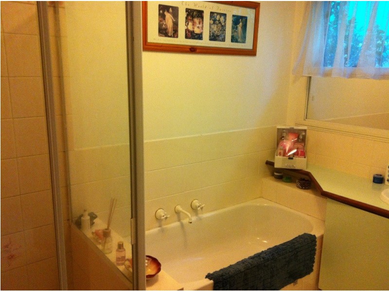 9 Hollydale Cl, Berwick VIC 3806