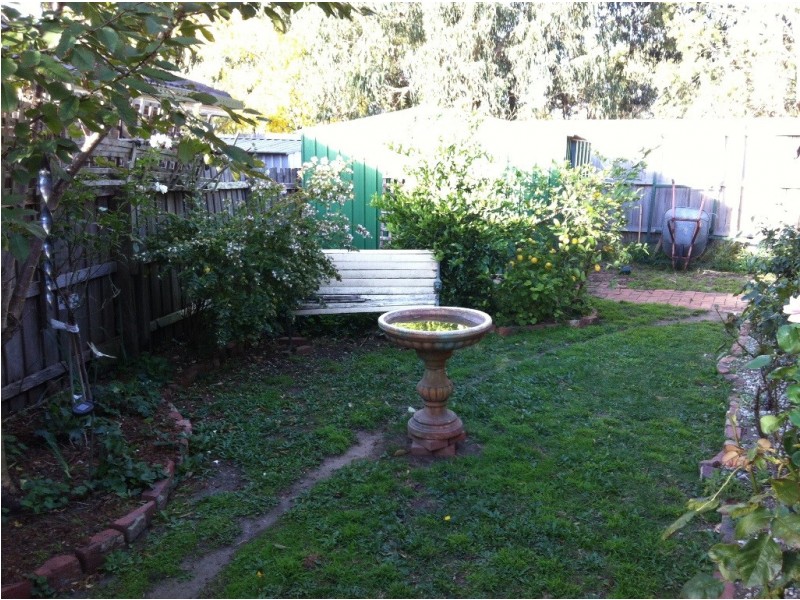 9 Hollydale Cl, Berwick VIC 3806