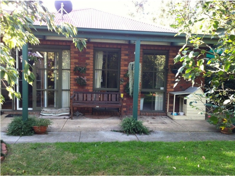 9 Hollydale Cl, Berwick VIC 3806