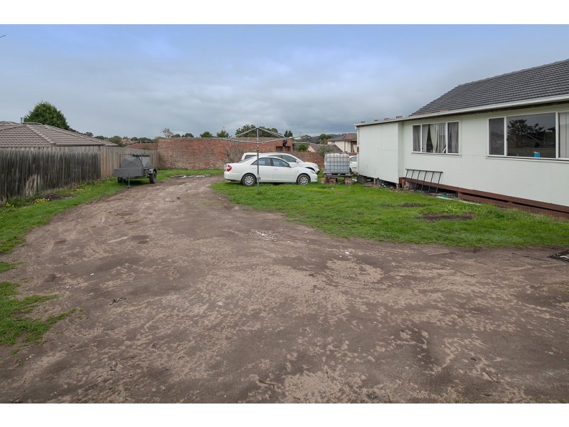 3 Esk Ct, Dandenong VIC 3175