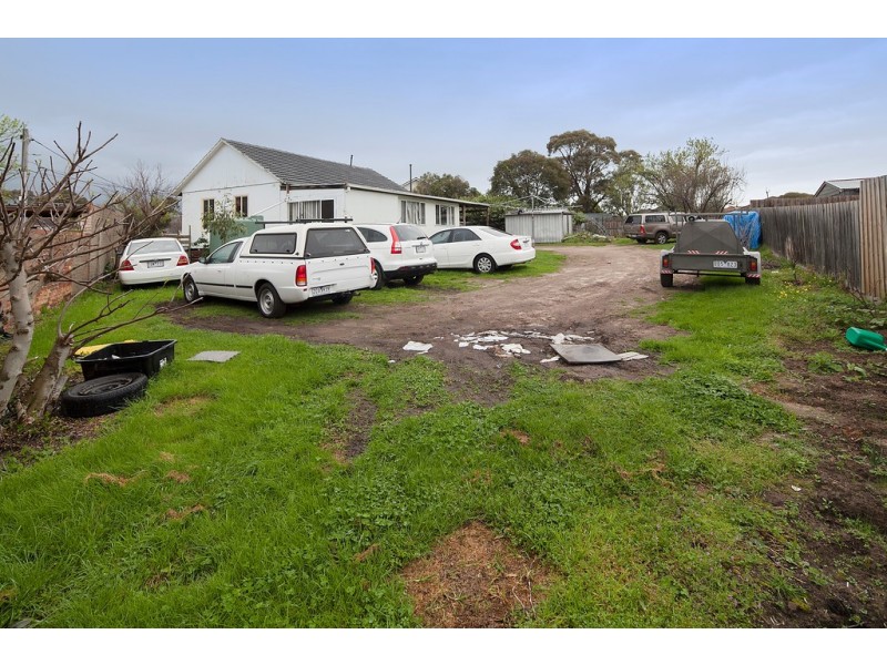 3 Esk Ct, Dandenong VIC 3175