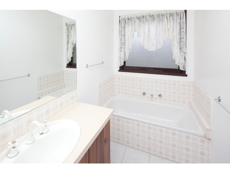 17 Millswyn Ave, Hampton Park VIC 3976