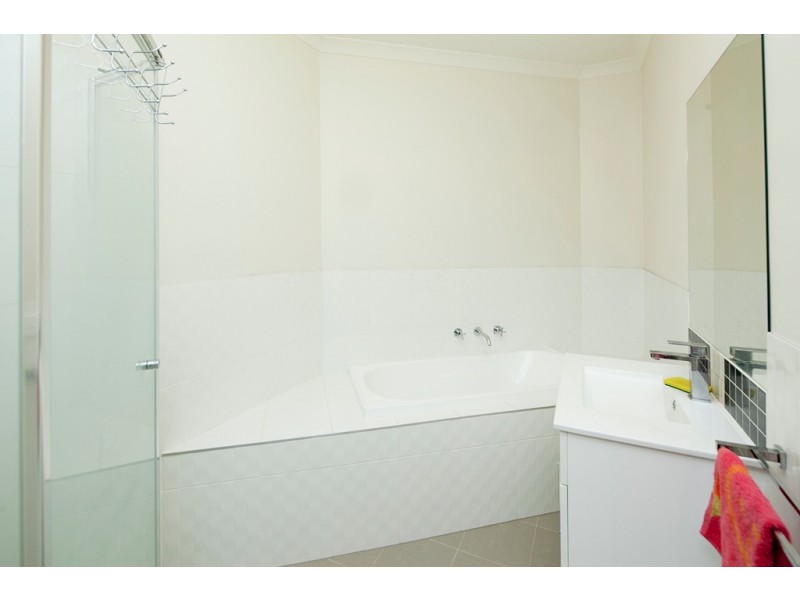 3/12 Prunus Gr, Doveton VIC 3177