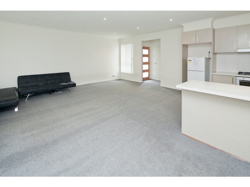 3/12 Prunus Gr, Doveton VIC 3177