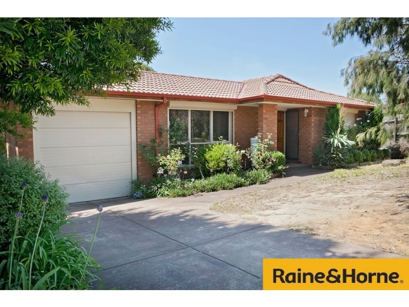 94 John Fawkner Dr, Endeavour Hills VIC 3802