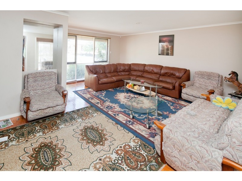 94 John Fawkner Dr, Endeavour Hills VIC 3802