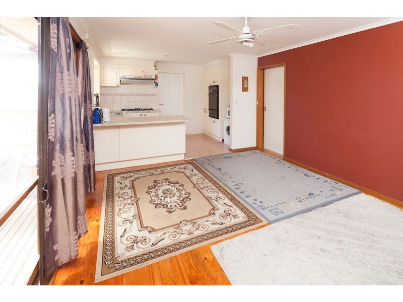 94 John Fawkner Dr, Endeavour Hills VIC 3802